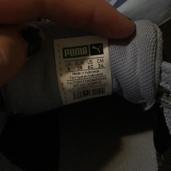 🌟Puma Suede Sneakers🌟 - Picture 6 of 6